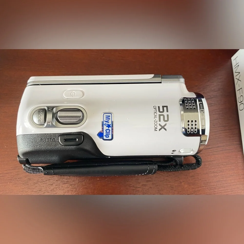 Samsung HMX-F90 HD Camcorder - Picture 7 of 16